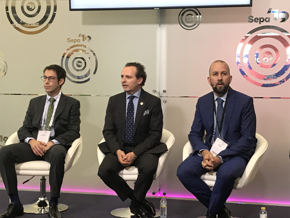 En la imagen (de izq. a dcha.): el Dr. Ignacio Sanz Sánchez, el Dr. Adrián Guerrero (presidente de SEPA) y el Dr. Daniel Rodrigo, durante la presentación de los resultados del estudio epidemiológi