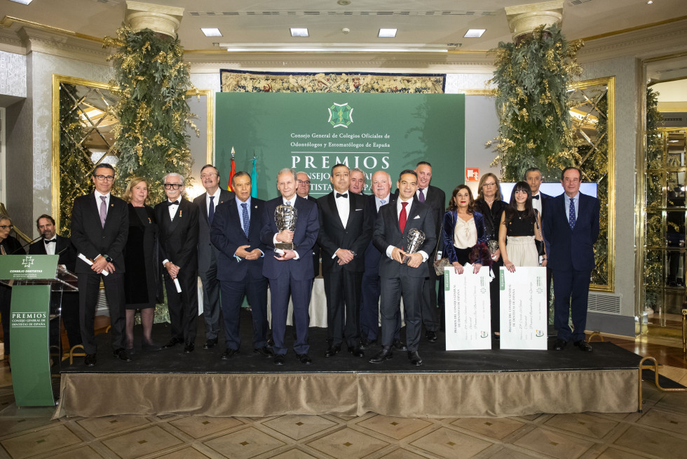 Foto de familia con los premiados