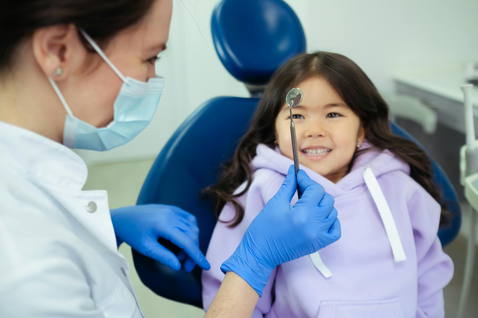 Niña niño dentista odontopediatra pexels nadezhda moryak 7800560