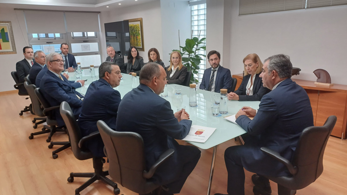 15 11 2024 Reuniou0301n de la Academia de Ciencias Odontolou0301gicas de la Regiou0301n de Murcia con el consejero