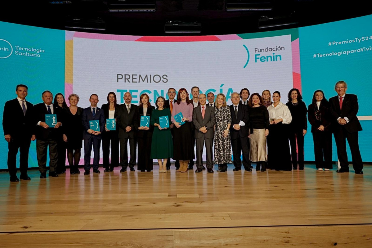 Foto de familia galardonados Premios Tecnologu00eda y Salud 24