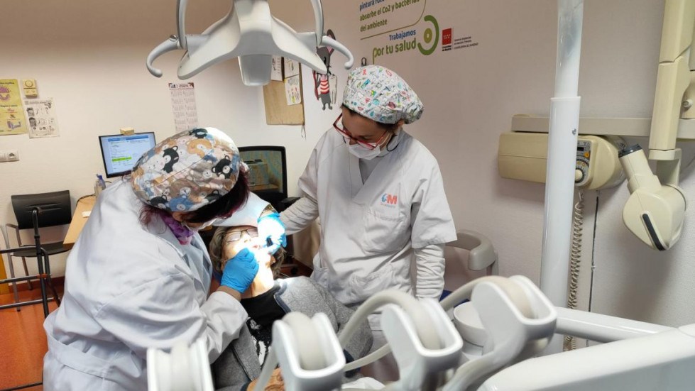 Odontologos en una unidad de salud bucodental de atencion primaria FOTO Comunidad de Madrid