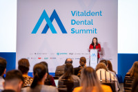 La Dra. Clara Esteban, directora médica de DONTE GROUP durante la inauguración del Vitaldent Dental Summit 2025